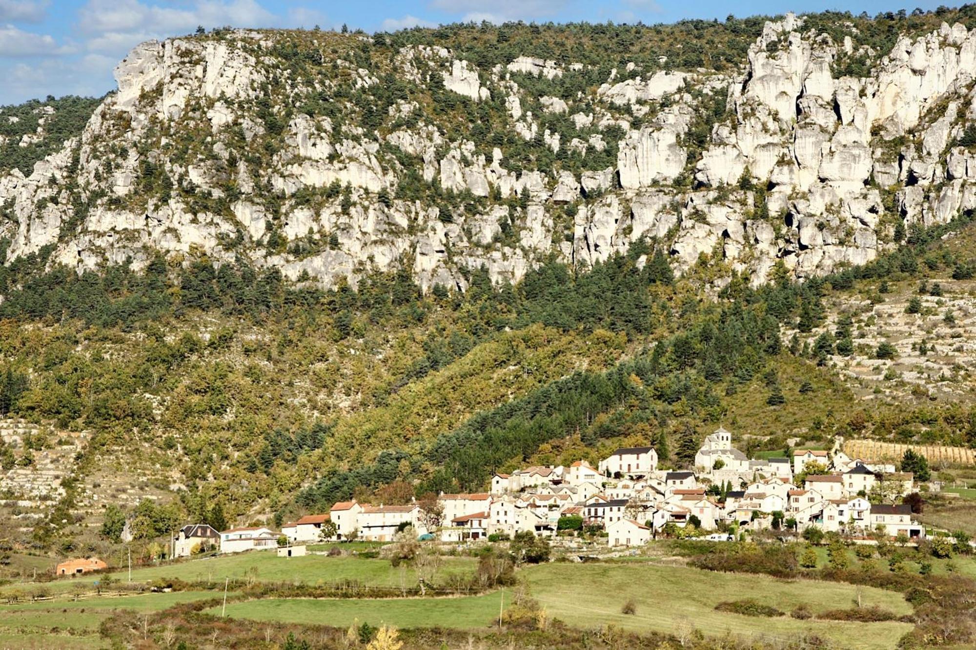 Maison Charmante Avec Vue Sur La Montagne, Mostuejouls Bagian luar foto